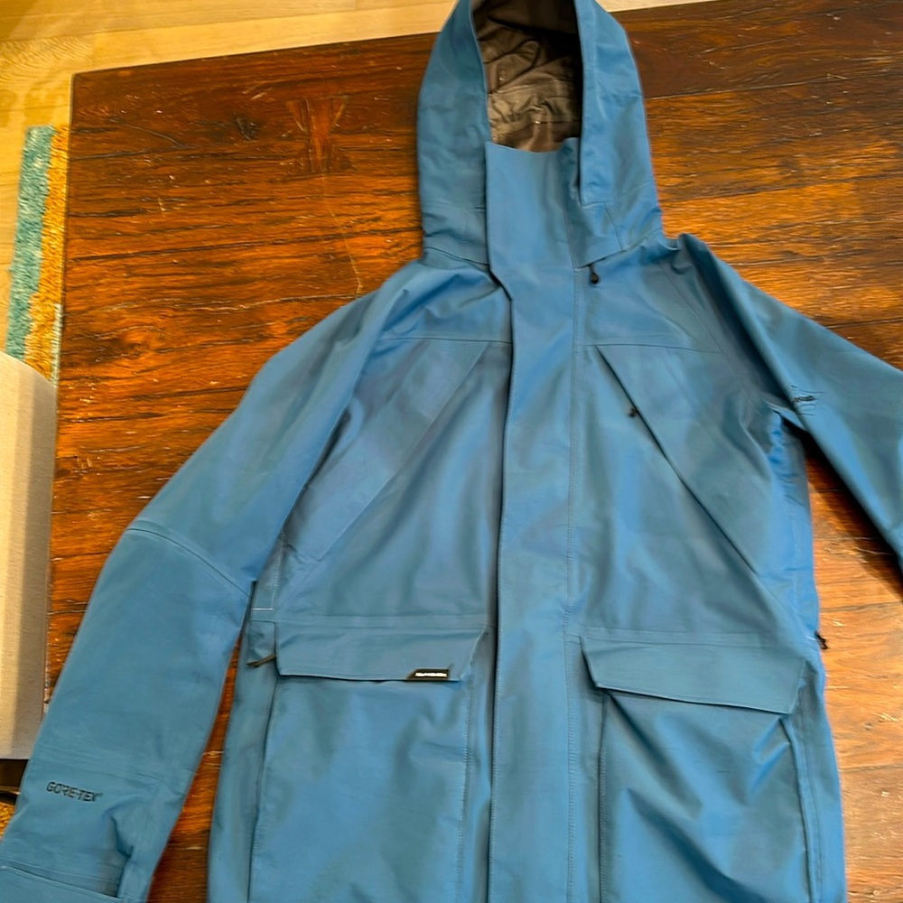 Dakine ski and snowboarding Goretex shell